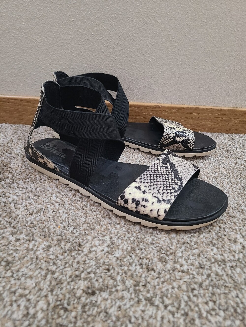 Sorel Ella II Black Leather Snakeskin Print Ankle Strap Flat Sandals - Picture 4 of 6
